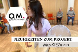 Kinder und Senior*innen beim gemeinsamen MusiKIEZieren
